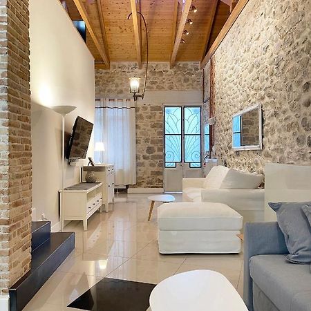 Blue Domino Luxury City Villa 帕特雷 外观 照片