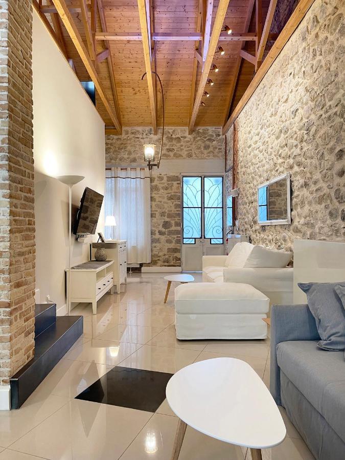 Blue Domino Luxury City Villa 帕特雷 外观 照片